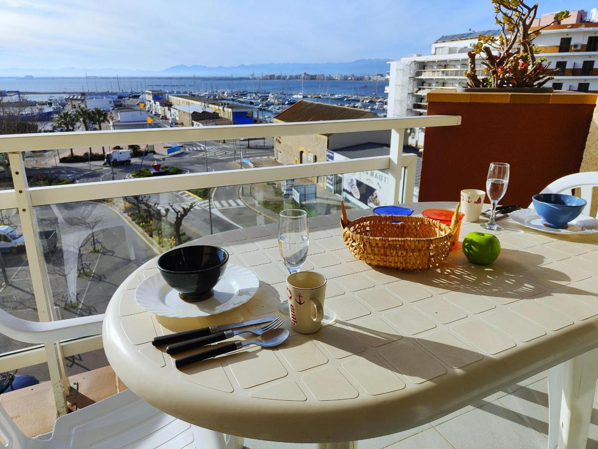 דירות רוזס 2166 Rocmar 1 4-C, Excelente Situacion Frente Al Puerto Pesquero Y Con Vista A La Bahia. Gran Terraza. Gran Parking Publico Delante. - Es-258-30 מראה חיצוני תמונה